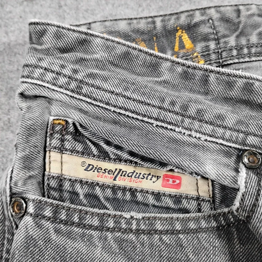 Diesel Viker 0881V Men 32x32 Gray Straight Distressed Low Rise Button Fly Jeans